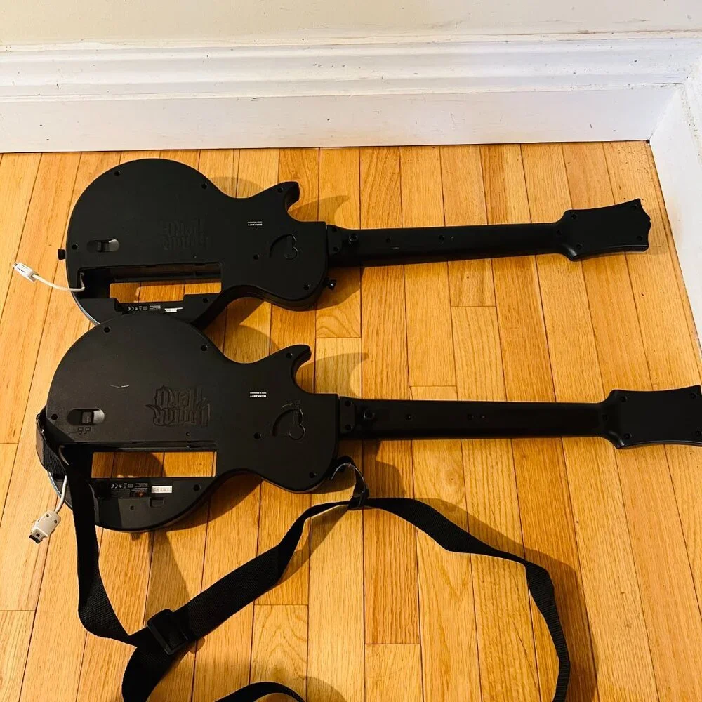 2 Nintendo Wii Wireless LES PAUL Guitar Controller Guitar Hero III & Rock Band